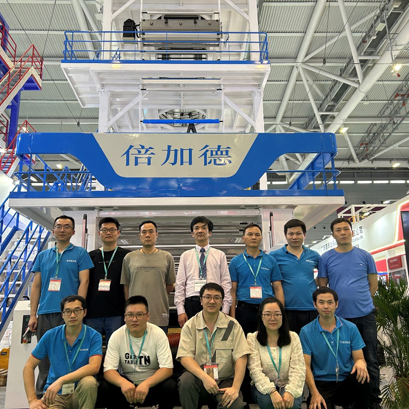 Mul-Plus Stretch Hood Tech stiehlt in Chinaplas 2025 ins Rampenlicht